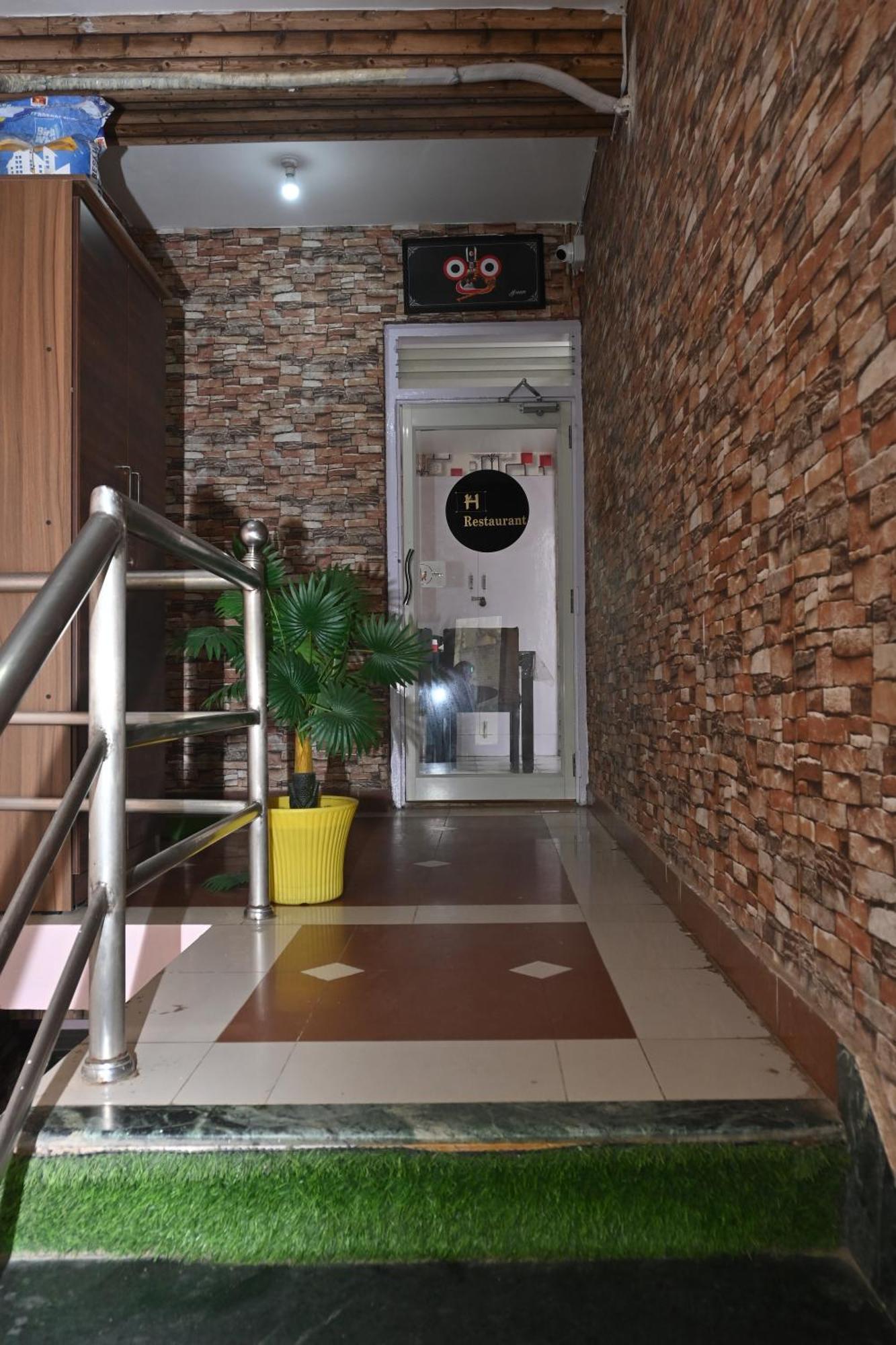 Hotel The Finch ปูรี ภายนอก รูปภาพ